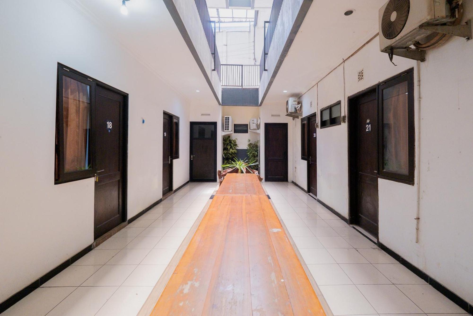 Reddoorz At Nginden Hotel