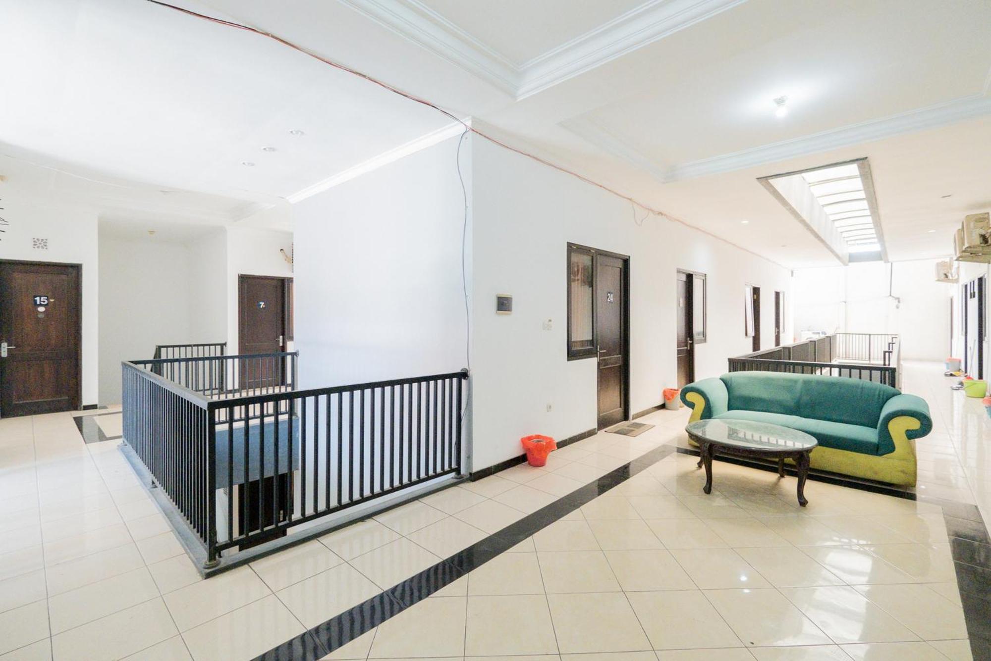 Reddoorz At Nginden Hotel 2*