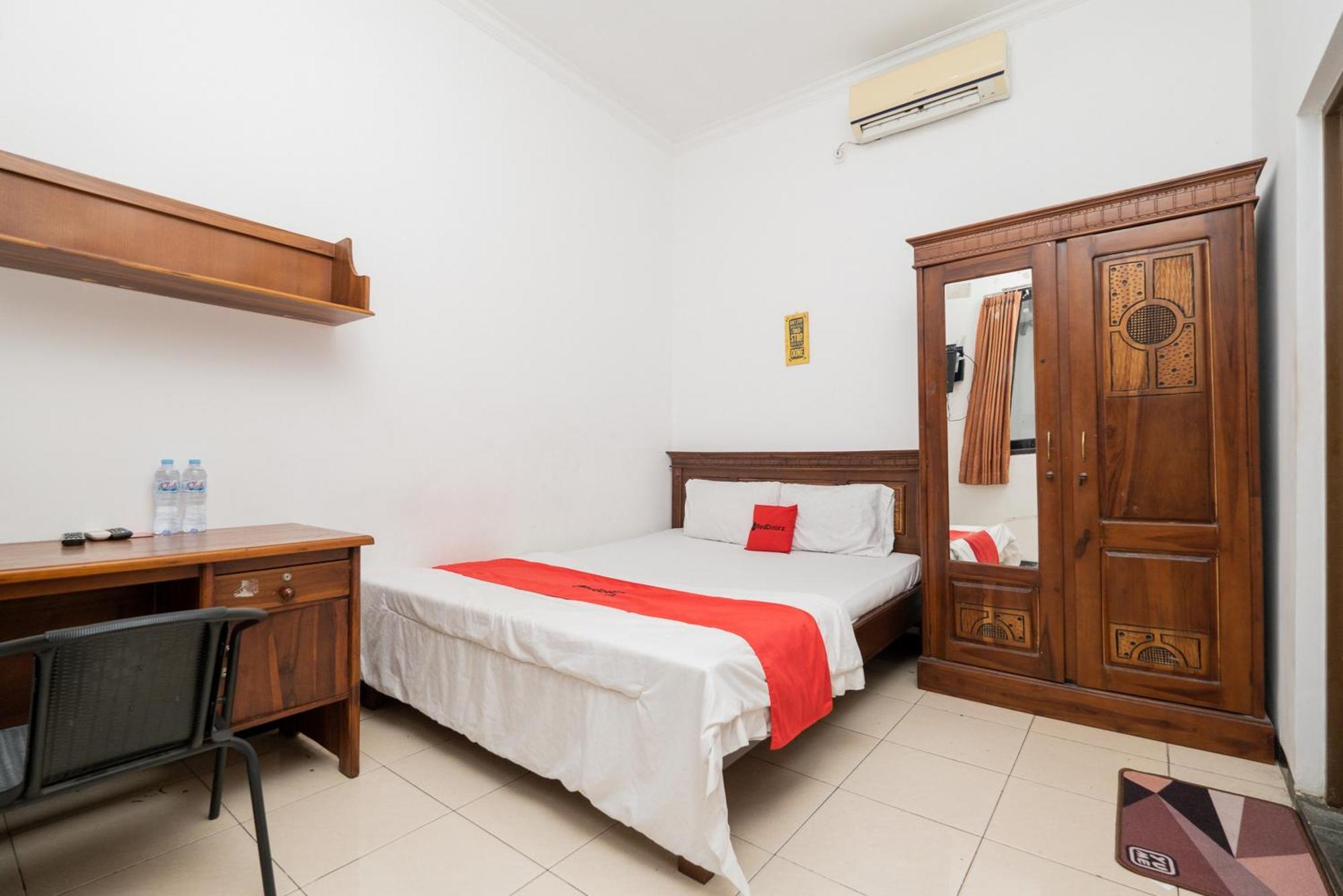 Reddoorz At Nginden Surabaya