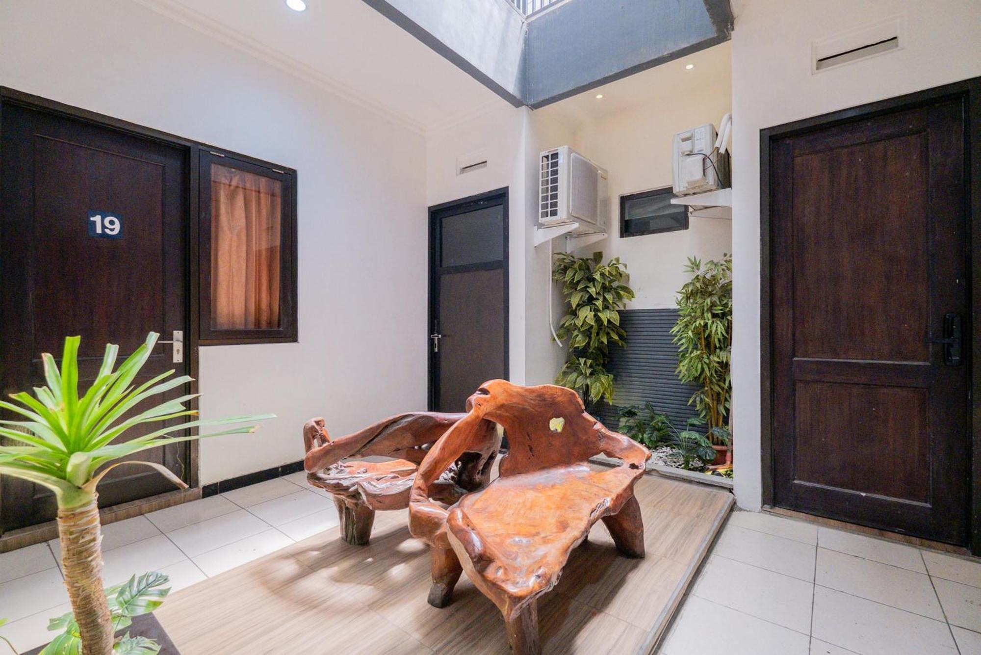 Reddoorz At Nginden Hotel Surabaya