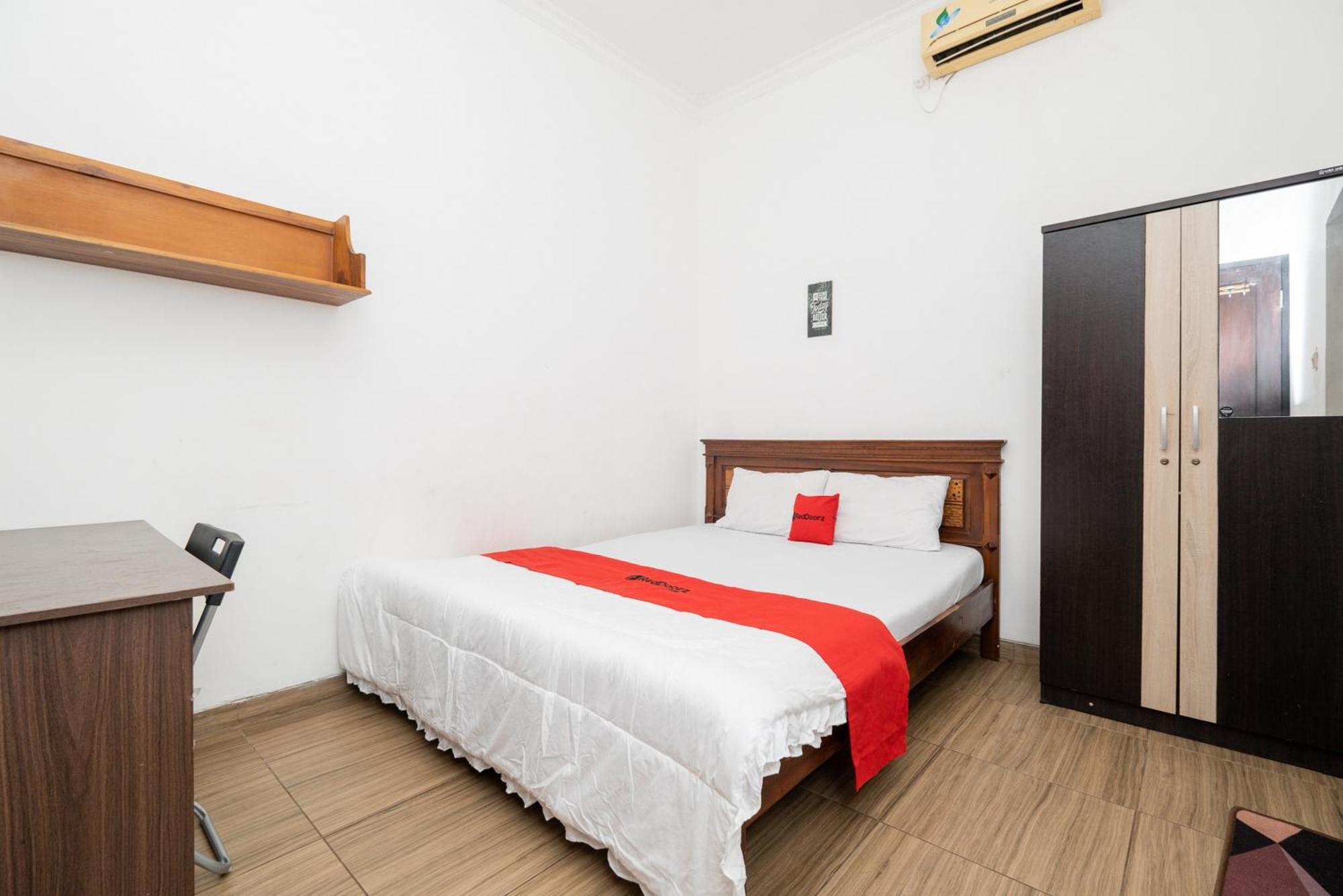 Reddoorz At Nginden Hotel