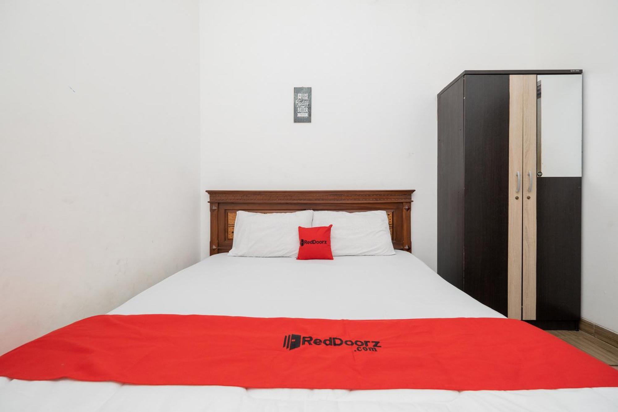 Reddoorz At Nginden Hotel 2*